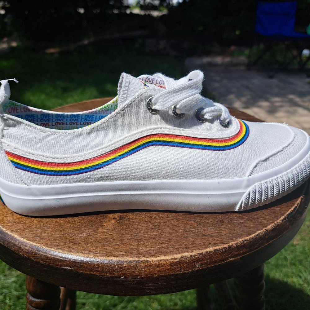 sneaker shoes for women's Sz 9